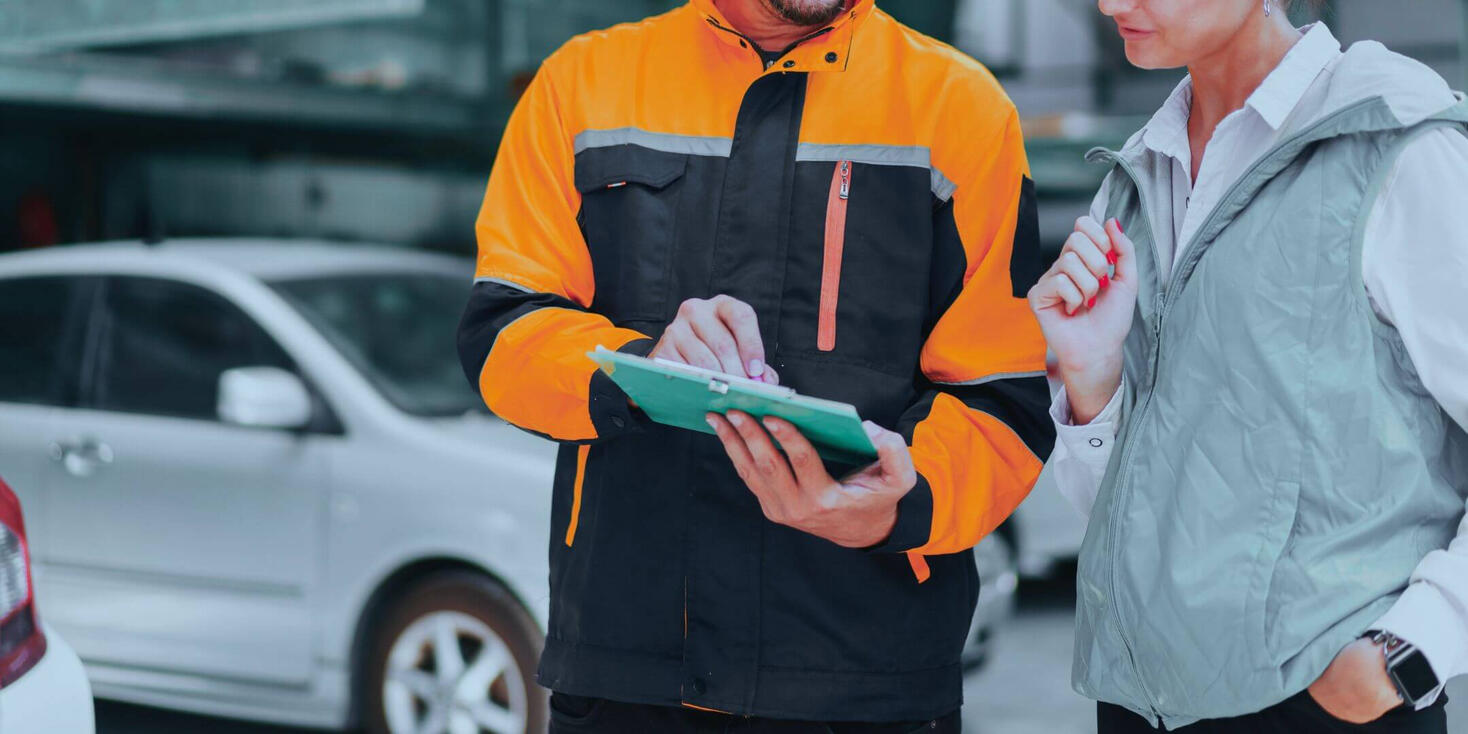 A satisfied customer speaking with a Maxamy mobile mechanic in Maidenhead.