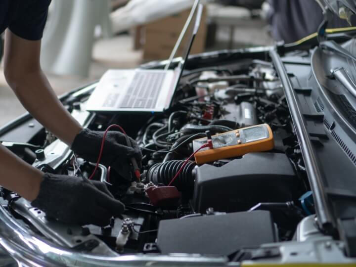 Vehicle diagnostics with multimeter and laptop – Maxamy Mobile Autocare Mechanic performing diagnostic scan using a laptop and multimeter on a car in Bracknell, Beaconsfield or similar areas.